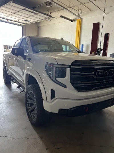 2026 GMC SIERRA 1500 - M80X PACKAGE - SUMMIT WHITE (GAZ) - 2026 GMC SIERRA 1500 M80X - Image 2 of 15