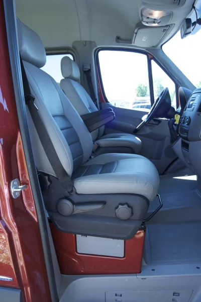 RED 144  - 2020 MERCEDES-BENZ SPRINTER 2500 CUSTOM - Image 7 of 16