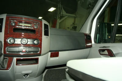 HAIR CLIPPER - 2020 MERCEDES-BENZ SPRINTER 2500 CUSTOM - Image 17 of 40