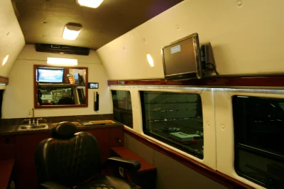MOBILE HAIR SALON BARBERSHOP IN A VAN CUSTOM MERCEDES SPRINTER VANS HAIR CLIPPER - 2020 MERCEDES-BENZ SPRINTER 2500 CUSTOM - Image 19 of 40