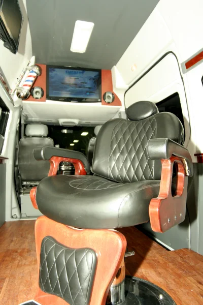 MOBILE HAIR SALON BARBERSHOP IN A VAN CUSTOM MERCEDES SPRINTER VANS HAIR CLIPPER - 2020 MERCEDES-BENZ SPRINTER 2500 CUSTOM - Image 25 of 40