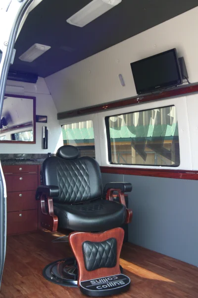 MOBILE HAIR SALON BARBERSHOP IN A VAN CUSTOM MERCEDES SPRINTER VANS HAIR CLIPPER - 2020 MERCEDES-BENZ SPRINTER 2500 CUSTOM - Image 34 of 40