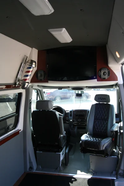MOBILE HAIR SALON BARBERSHOP IN A VAN CUSTOM MERCEDES SPRINTER VANS HAIR CLIPPER - 2020 MERCEDES-BENZ SPRINTER 2500 CUSTOM - Image 35 of 40
