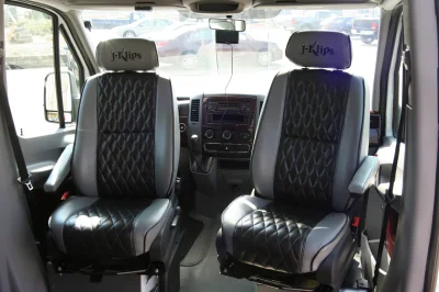 MOBILE HAIR SALON BARBERSHOP IN A VAN CUSTOM MERCEDES SPRINTER VANS HAIR CLIPPER - 2020 MERCEDES-BENZ SPRINTER 2500 CUSTOM - Image 36 of 40