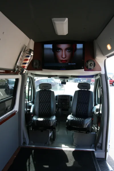MOBILE HAIR SALON BARBERSHOP IN A VAN CUSTOM MERCEDES SPRINTER VANS HAIR CLIPPER - 2020 MERCEDES-BENZ SPRINTER 2500 CUSTOM - Image 37 of 40