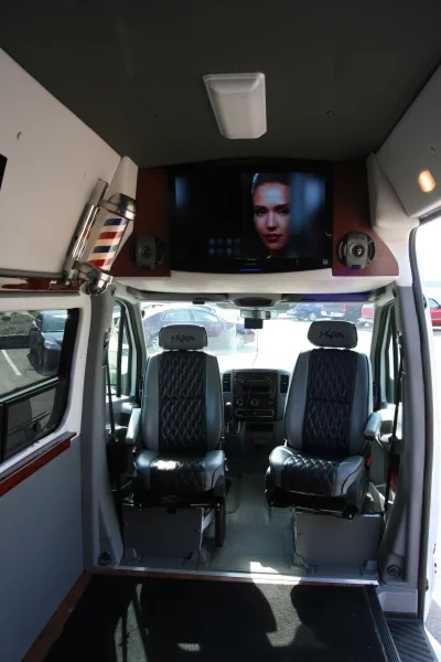MOBILE HAIR SALON BARBERSHOP IN A VAN CUSTOM MERCEDES SPRINTER VANS HAIR CLIPPER - 2020 MERCEDES-BENZ SPRINTER 2500 CUSTOM - Image 38 of 40