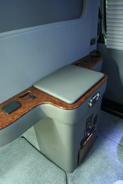 OFFICE TRAVLER P8 - 2020 MERCEDES-BENZ SPRINTER 2500 CUSTOM - Image 165 of 199