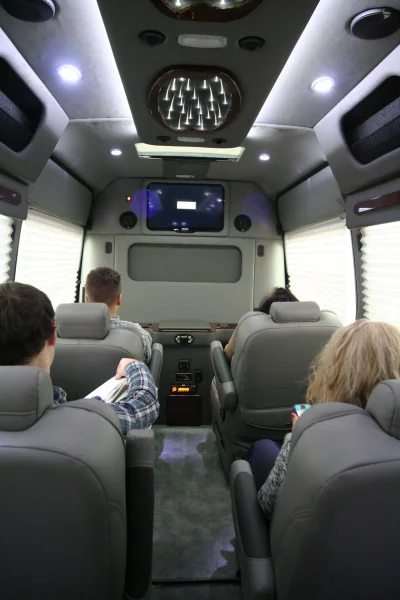 OFFICE TRAVLER P8 - 2020 MERCEDES-BENZ SPRINTER 2500 CUSTOM - Image 89 of 199