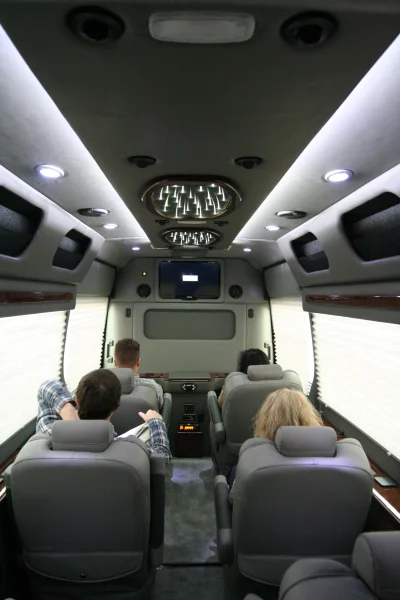 OFFICE TRAVLER P8 - 2020 MERCEDES-BENZ SPRINTER 2500 CUSTOM - Image 91 of 199