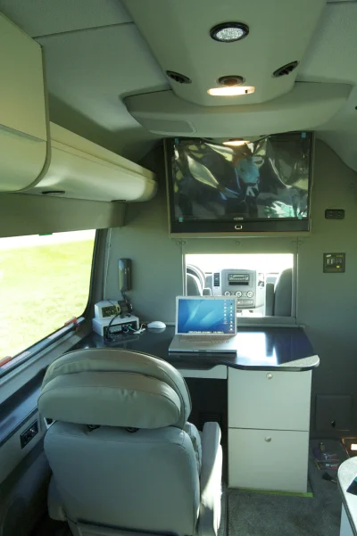 OFFICE MT - 2020 MERCEDES-BENZ SPRINTER 2500 CUSTOM - Image 5 of 37