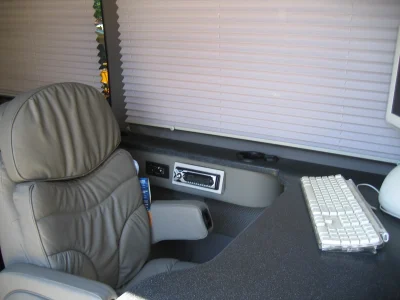 OFFICE MT2 - 2020 MERCEDES-BENZ SPRINTER 2500 CUSTOM - Image 8 of 10