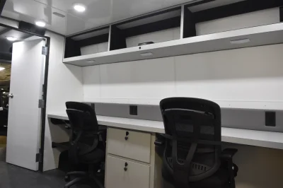 CUSTOM MOBILE OFFICE SPRINTER VAN CONVERSION WORK CENTER HOSPITAL - WALDOCH BUILD - 2021 MERCEDES-BENZ SPRINTER 2500 WORK - Image 26 of 38