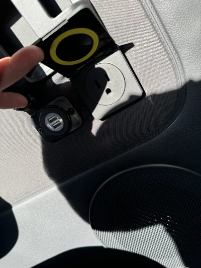 LANDMARK SPRINTER 10 PASSENGER LUXURY SEATING AND RGB LIGHTING - 2025 MERCEDES-BENZ SPRINTER 2500 LANDMARK - Image 7 of 11