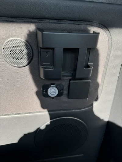 LANDMARK SPRINTER 10 PASSENGER LUXURY SEATING AND RGB LIGHTING - 2025 MERCEDES-BENZ SPRINTER 2500 LANDMARK - Image 8 of 11