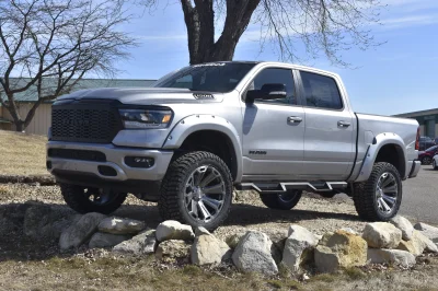 2021 RAM 1500 LIFT PACKAGE BY WALDOCH - WITH CUSTOM LEATHER & GRILL - SILVER - 2021 RAM 1500 LIFT - Image 5 of 14
