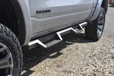 2021 RAM 1500 LIFT PACKAGE BY WALDOCH - WITH CUSTOM LEATHER & GRILL - SILVER - 2021 RAM 1500 LIFT - Image 9 of 14