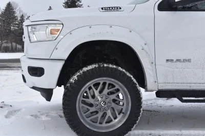 2022 RAM 1500 LIFT PACKAGE BY WALDOCH CUSTOM WHITE RAM TRUCK - 2022 RAM 1500 LIFT - Image 2 of 11