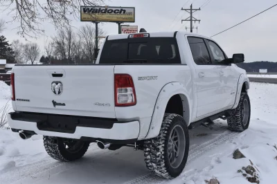 2022 RAM 1500 LIFT PACKAGE BY WALDOCH CUSTOM WHITE RAM TRUCK - 2022 RAM 1500 LIFT - Image 4 of 11