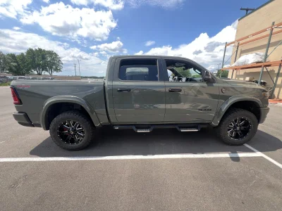2026 RAM BIG HORN 1500 - RAMPAGE PACKAGE - CANYON LAKE (PJ7) - 2026 RAM 1500 RAMPAGE - Image 5 of 22