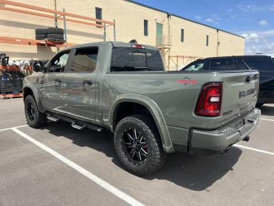 2026 RAM BIG HORN 1500 - RAMPAGE PACKAGE - CANYON LAKE (PJ7) - 2026 RAM 1500 RAMPAGE - Image 17 of 22