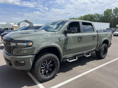 2026 RAM BIG HORN 1500 - RAMPAGE PACKAGE - CANYON LAKE (PJ7) - 2026 RAM 1500 RAMPAGE - Image 4 of 22