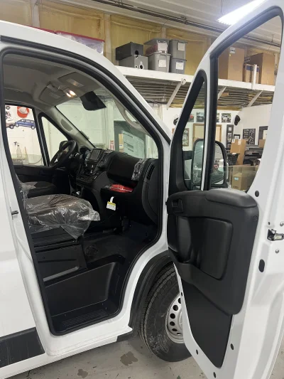 2026 DODGE PROMASTER SHUTTLE - BRIGHT WHITE 10 PASSENGER 1500 - 2026 RAM 1500 SHUTTLE - Image 11 of 16