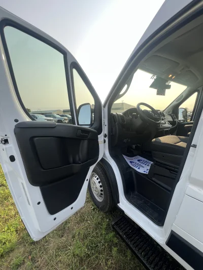 2024 RAM PROMASTER - SHUTTLE PACKAGE - BRIGHT WHITE - (PW7) - GRAY SEATING - 2024 RAM 2500 SHUTTLE - Image 7 of 17