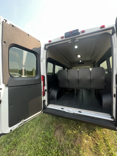 2024 RAM PROMASTER - SHUTTLE PACKAGE - BRIGHT WHITE - (PW7) - GRAY SEATING - 2024 RAM 2500 SHUTTLE - Image 13 of 17