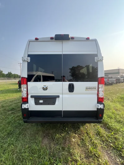 2024 RAM PROMASTER - SHUTTLE PACKAGE - BRIGHT WHITE - (PW7) - GRAY SEATING - 2024 RAM 2500 SHUTTLE - Image 14 of 17