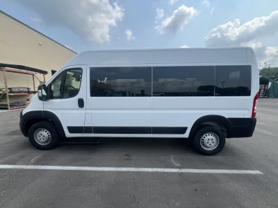 2024 RAM PROMASTER - 10 PASSENGER SHUTTLE PACKAGE - BRIGHT WHITE (PW7) - GRAY SEATING - 2024 RAM 2500 SHUTTLE - Image 4 of 18