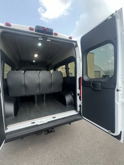 2024 RAM PROMASTER - 10 PASSENGER SHUTTLE PACKAGE - BRIGHT WHITE (PW7) - GRAY SEATING - 2024 RAM 2500 SHUTTLE - Image 13 of 18