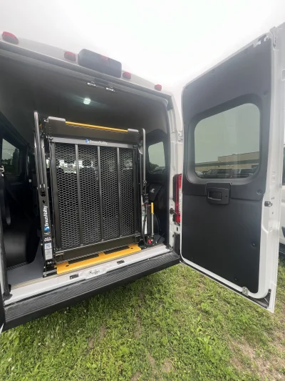2025 RAM PROMASTER 2500 - MOBILITY PACKAGE - BRIGHT WHITE (PW7) GRAY SEATING - 2025 RAM 2500 MOBILITY - Image 13 of 19