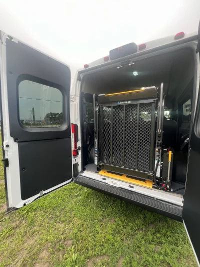 2025 RAM PROMASTER 2500 - MOBILITY PACKAGE - BRIGHT WHITE (PW7) GRAY SEATING - 2025 RAM 2500 MOBILITY - Image 14 of 19