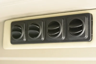 BRIGHT WHITE 4 - 2019 RAM PROMASTER SHUTTLE - Image 9 of 14