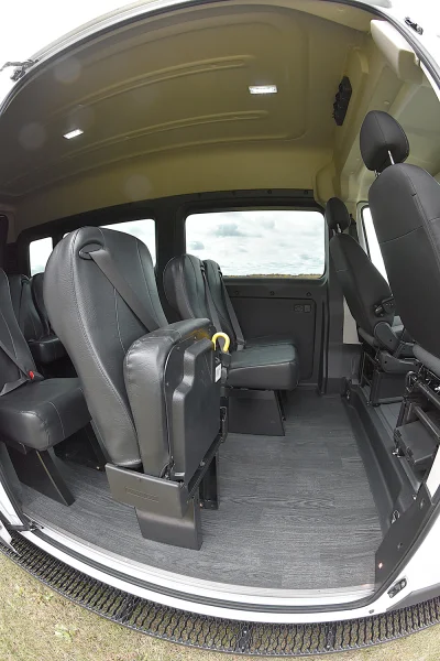 15 PASSENGER SHUTTLE VAN AIRPORT HOTEL ADA CONVERSION VANS FLEET VEHICLE RAM PROMASTER BY WALDOCH - 2019 RAM PROMASTER SHUTTLE - Image 10 of 10