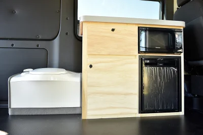 CRYSTAL METALLIC - 2020 RAM PROMASTER CUSTOM - Image 16 of 21