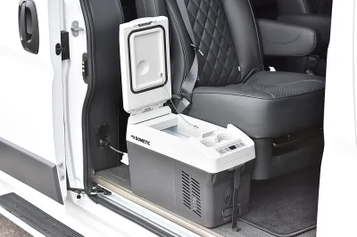 BRIGHT WHITE 1 - 2020 RAM PROMASTER LIMO - Image 7 of 21
