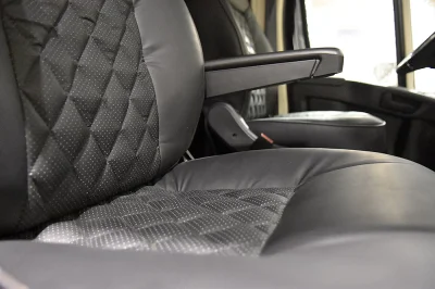 BLACK CRYSTAL 2 - 2020 RAM PROMASTER LIMO - Image 4 of 13