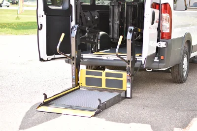 11 PASSENGER MOBILITY VAN COMMERCIAL FLEET ADA RAM PROMASTER 3500 HIGH ROOF EXT VAN 1 OR 2 WHEEL CHAIRS - 2020 RAM PROMASTER MOBILITY - Image 11 of 19