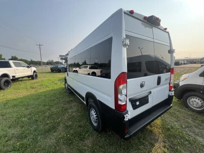 2024 RAM PROMASTER - 10 PASSENGER SHUTTLE PACKAGE - BRIGHT WHITE (PW7) - GRAY SEATING - 2024 RAM PROMASTER SHUTTLE - Image 14 of 17
