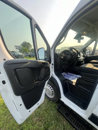 2024 RAM PROMASTER - 10 PASSENGER SHUTTLE PACKAGE - BRIGHT WHITE (PW7) - GRAY SEATING - 2024 RAM PROMASTER SHUTTLE - Image 8 of 17