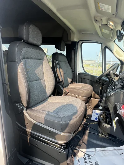 2024 RAM PROMASTER - 10 PASSENGER SHUTTLE PACKAGE - BRIGHT WHITE (PW7) - GRAY SEATING - 2024 RAM PROMASTER SHUTTLE - Image 9 of 17