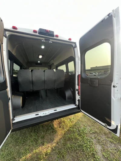 2024 RAM PROMASTER - 10 PASSENGER SHUTTLE PACKAGE - BRIGHT WHITE (PW7) - GRAY SEATING - 2024 RAM PROMASTER SHUTTLE - Image 11 of 17
