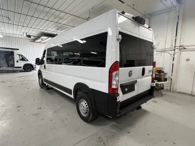 2024 RAM PROMASTER 159'' 12 PASSENGER SHUTTLE PAKCAGE - BRIGHT WHITE (PW7) - GRAY SEATING - 2024 RAM PROMASTER SHUTTLE - Image 15 of 18