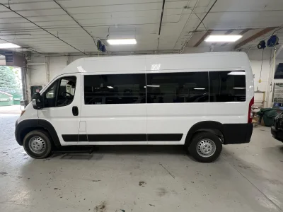 2024 RAM PROMASTER 159'' 12 PASSENGER SHUTTLE PAKCAGE - BRIGHT WHITE (PW7) - GRAY SEATING - 2024 RAM PROMASTER SHUTTLE - Image 16 of 18
