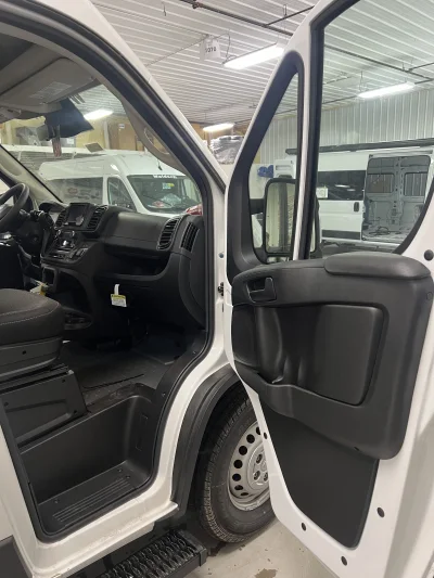 2024 RAM PROMASTER 159'' 12 PASSENGER SHUTTLE PAKCAGE - BRIGHT WHITE (PW7) - GRAY SEATING - 2024 RAM PROMASTER SHUTTLE - Image 5 of 18