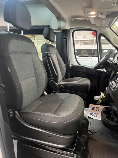 2024 RAM PROMASTER 159'' 12 PASSENGER SHUTTLE PAKCAGE - BRIGHT WHITE (PW7) - GRAY SEATING - 2024 RAM PROMASTER SHUTTLE - Image 7 of 18