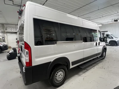 2024 RAM PROMASTER 159'' 12 PASSENGER SHUTTLE PAKCAGE - BRIGHT WHITE (PW7) - GRAY SEATING - 2024 RAM PROMASTER SHUTTLE - Image 11 of 18