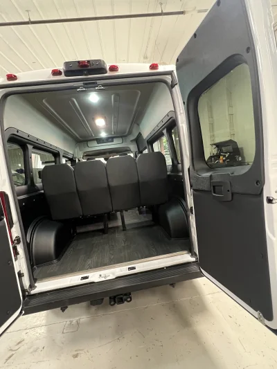2024 RAM PROMASTER 159'' 12 PASSENGER SHUTTLE PAKCAGE - BRIGHT WHITE (PW7) - GRAY SEATING - 2024 RAM PROMASTER SHUTTLE - Image 12 of 18