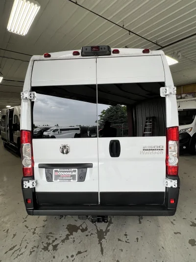 2024 RAM PROMASTER 12 PASSENGER SHUTTLE PACKAGE - BRIGHT WHITE (PW7) - GRAY SEATING - 2024 RAM PROMASTER SHUTTLE - Image 14 of 18